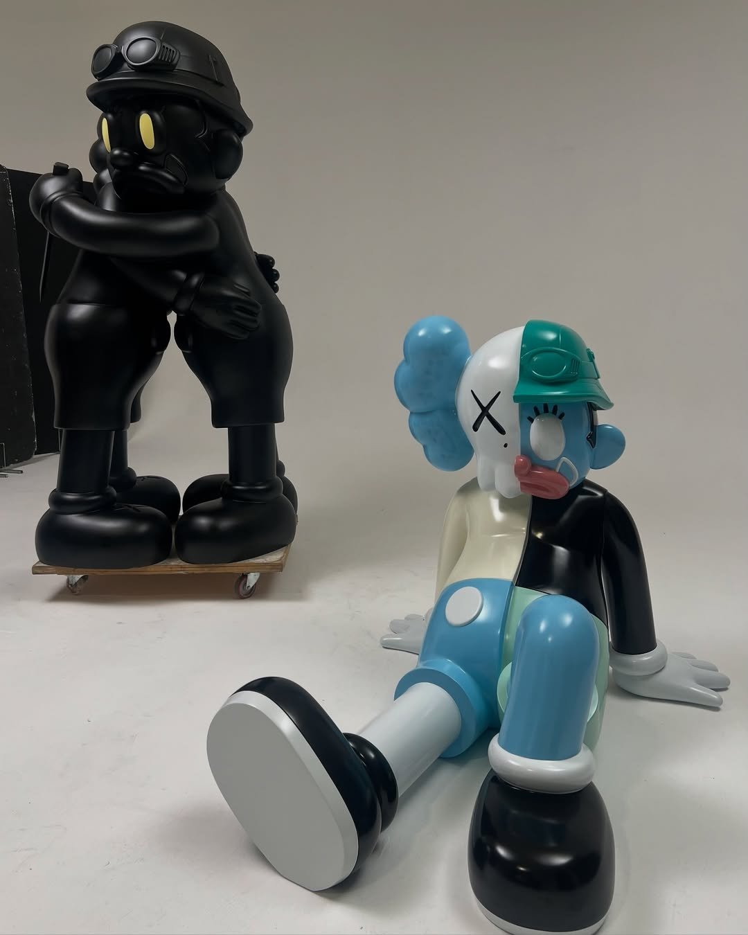 Olaolu Slawn 攜手 KAWS 打造聯名雕塑作品?引本人親自澄清:「這與我無關!」