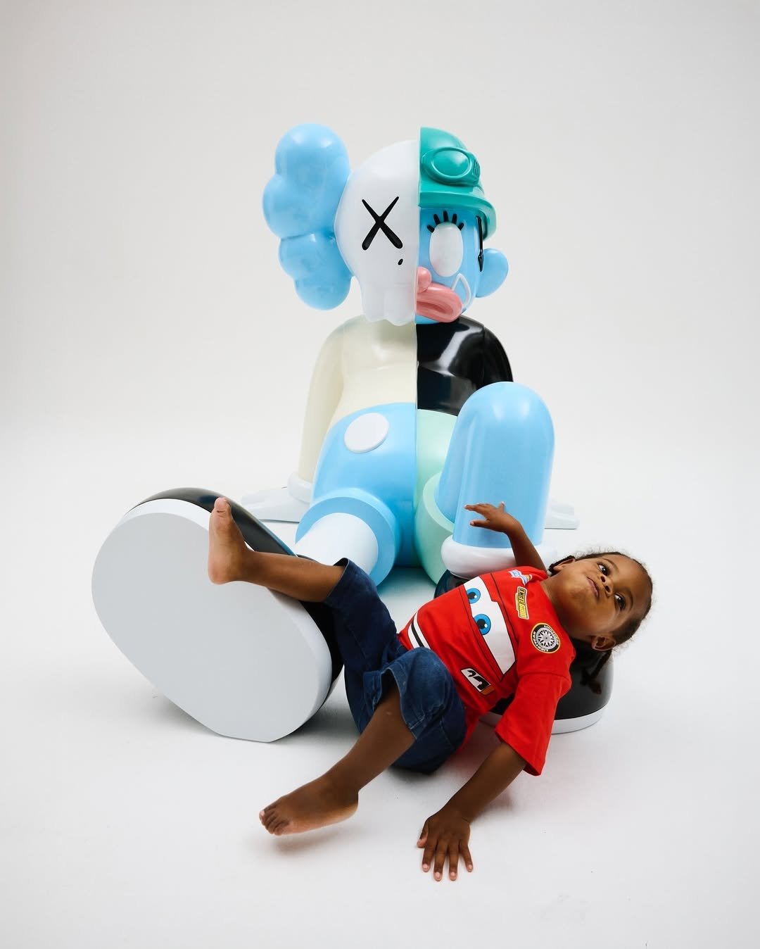 Olaolu Slawn 攜手 KAWS 打造聯名雕塑作品?引本人親自澄清:「這與我無關!」