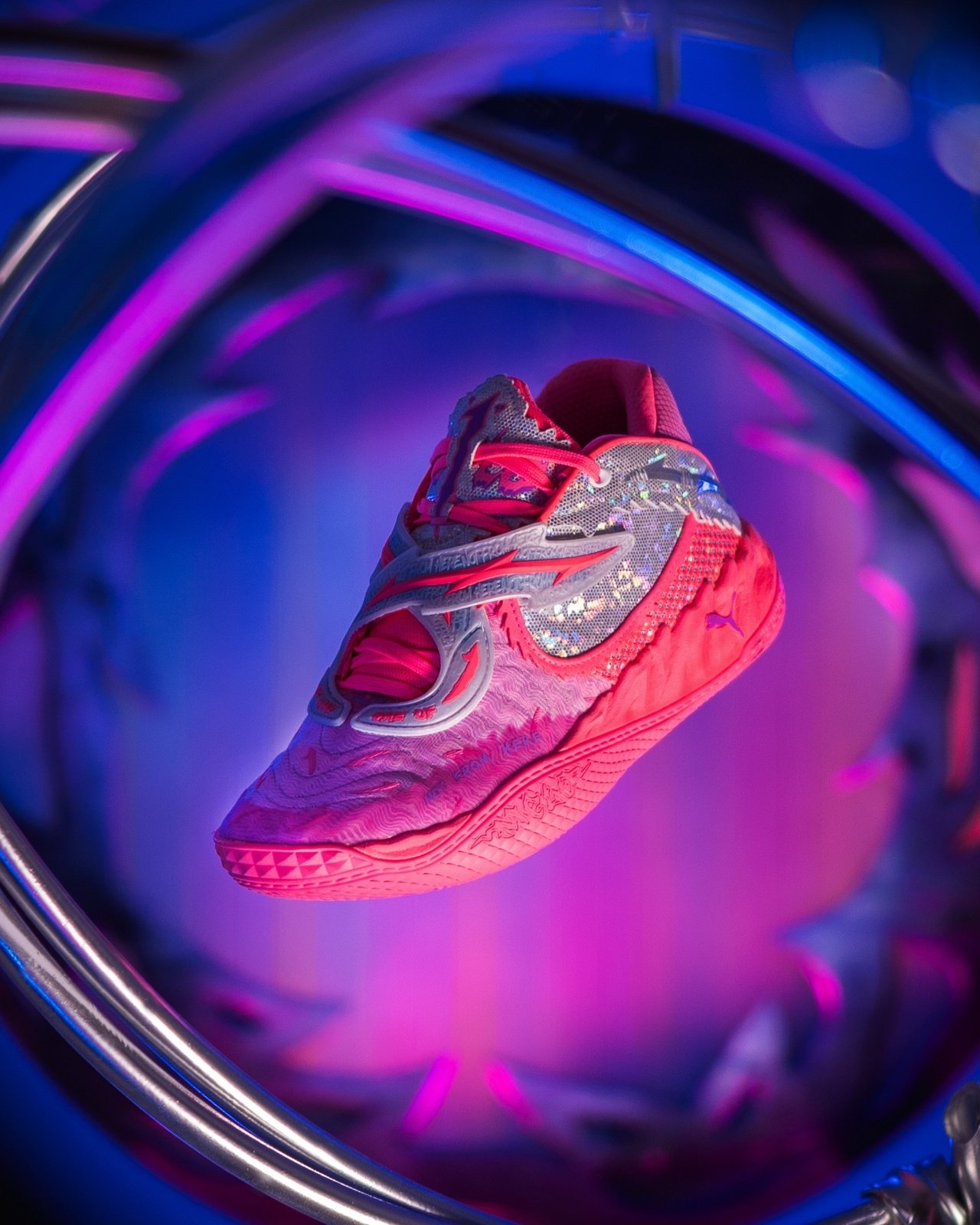 2025 年 8 月球鞋推薦：UNDEFEATED AJ4、Pharrell x adidas、END. x ASICS⋯多款重磅聯名強勢出擊！（不斷更新）