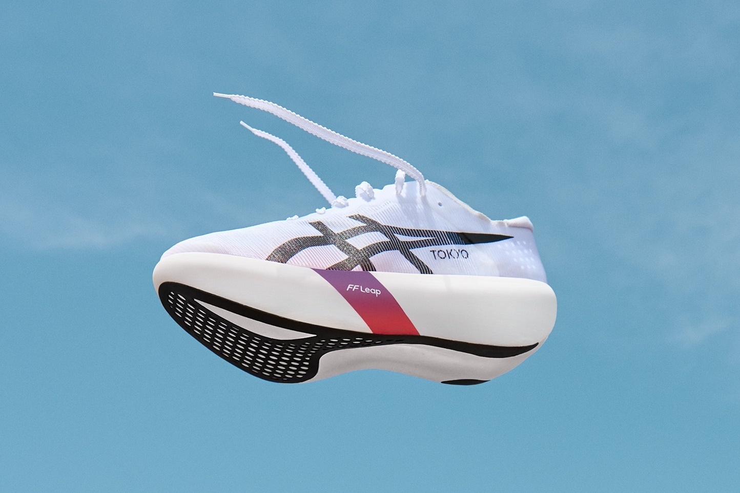 ASICS 極輕量碳板跑鞋 METASPEED RAY 正式登場！備戰馬拉松「極致輕盈」挑戰破 PB 首選！