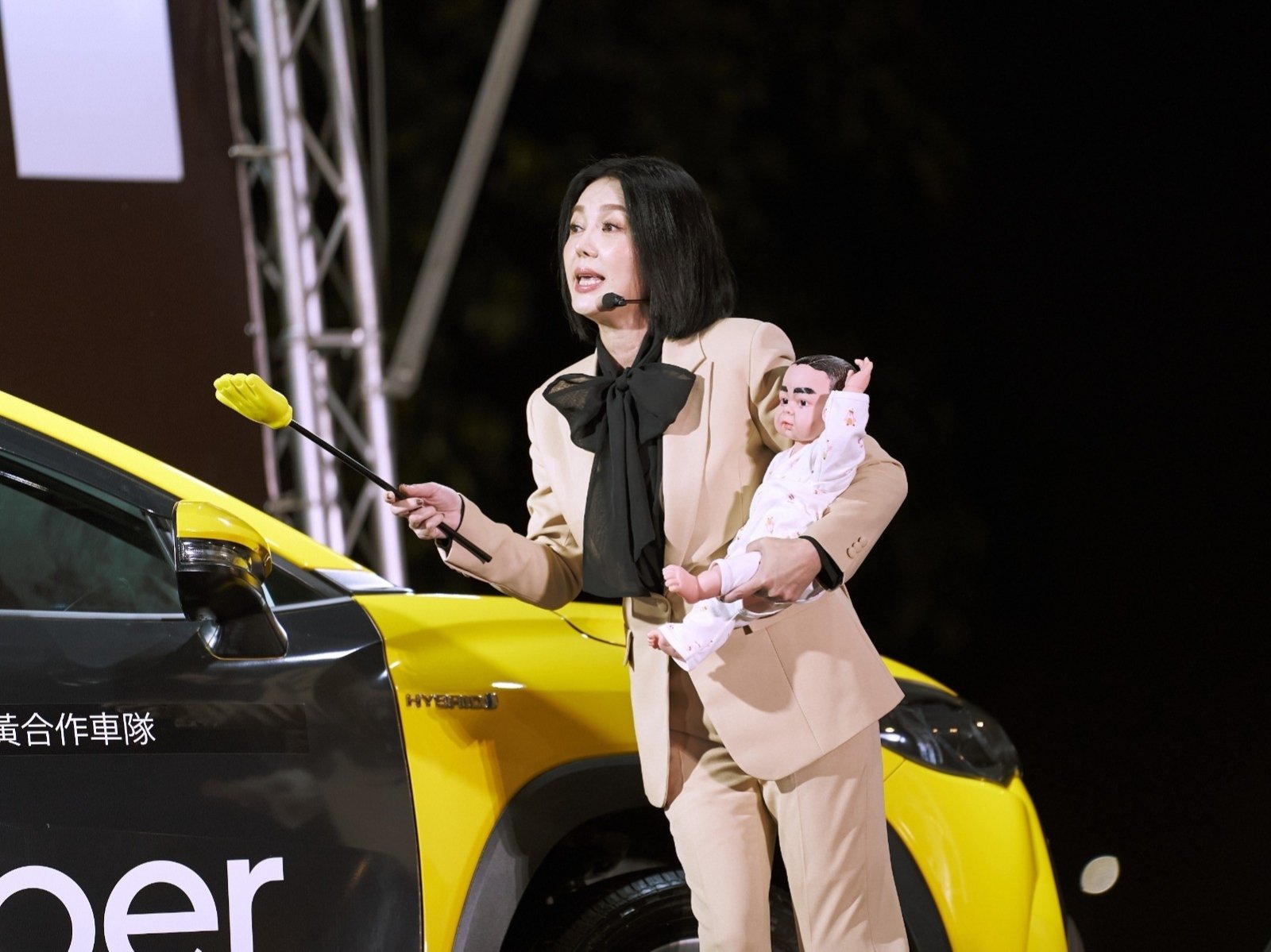 Uber 代言人交接儀式！苗可麗 X 動力火車鬧上大稻埕