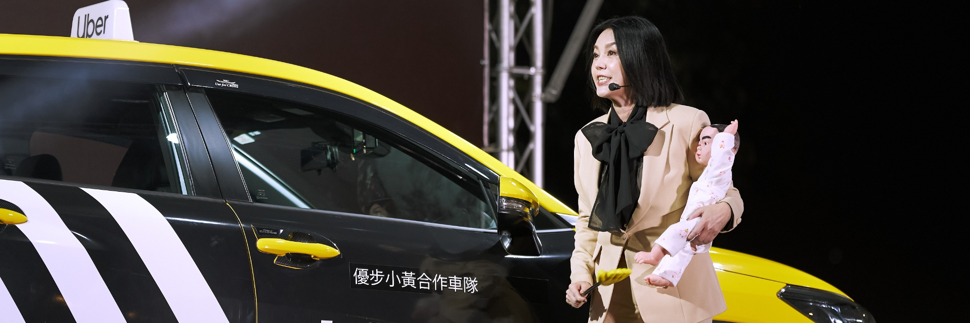 Uber 代言人交接儀式！苗可麗 X 動力火車鬧上大稻埕