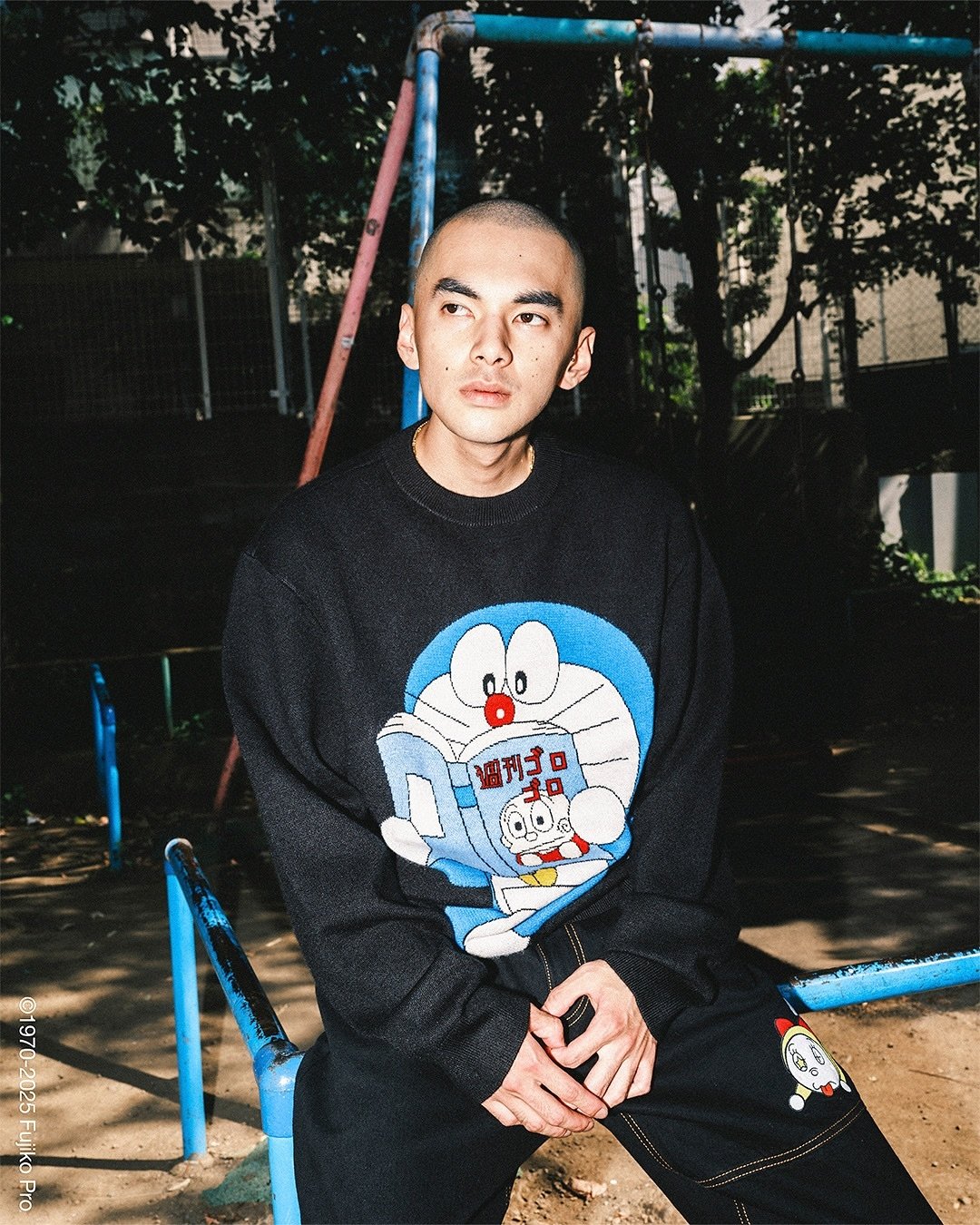 Palace x《哆啦 A 夢》2025 秋冬聯名登場！Avirex  皮革外套吸睛亮相，發售詳情完整公開！