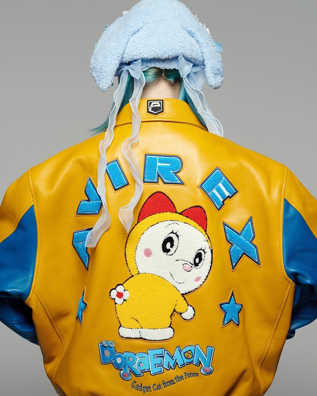 Palace x《哆啦 A 夢》2025 秋冬聯名登場！Avirex  皮革外套吸睛亮相，發售詳情完整公開！