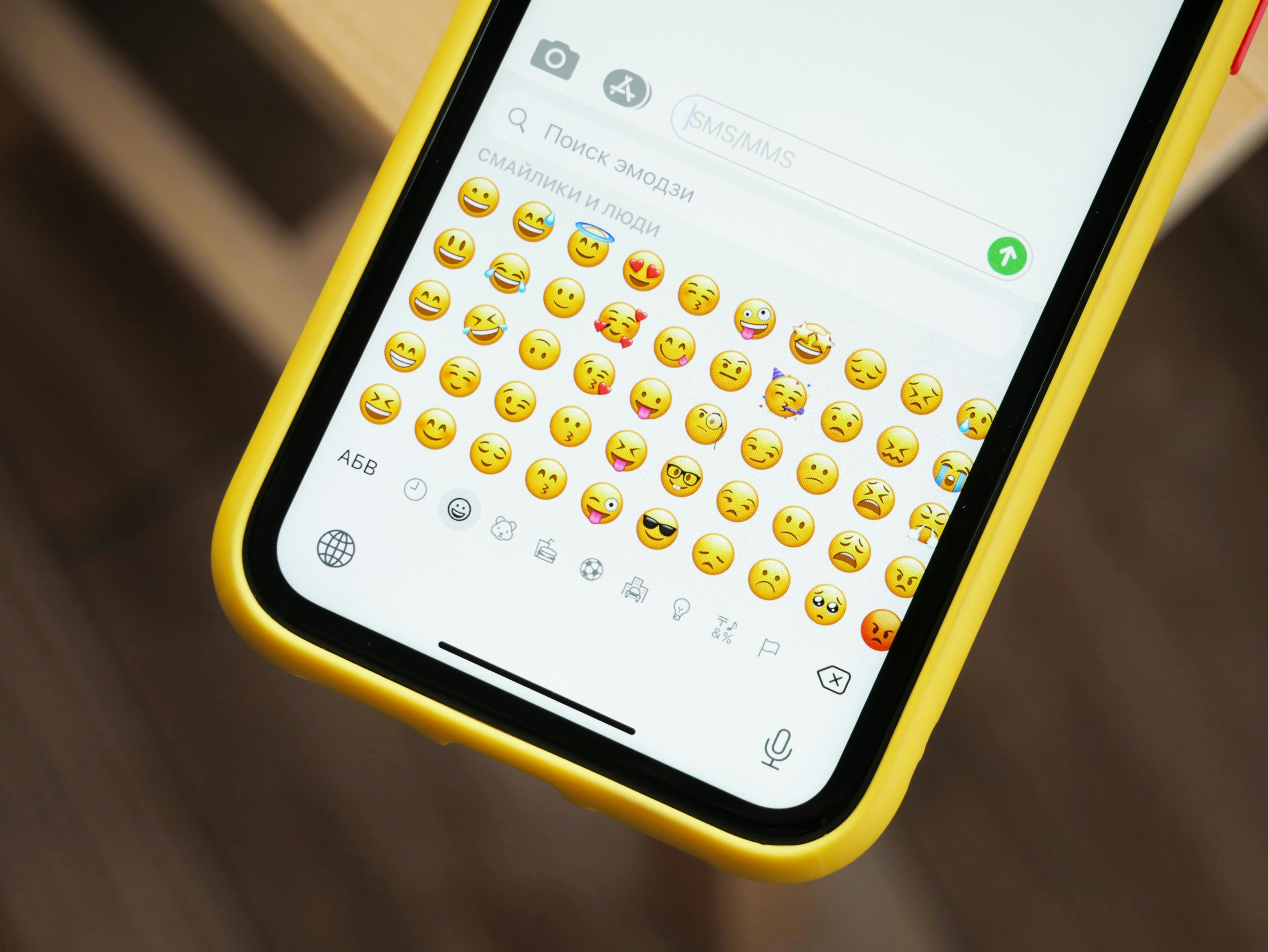 「笑死 emoji 表情符號」升級版曝光！3 步驟設定引網讚：「超實用！」