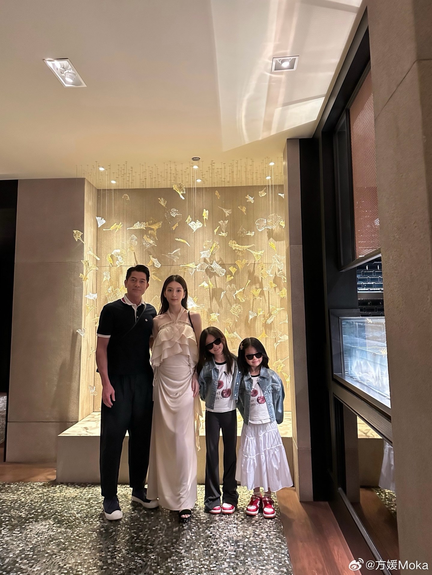 郭富城老婆方媛生日曬全家福! 懷第三胎身材依舊纖細!