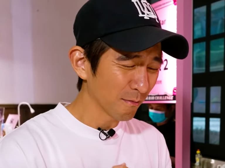 修杰楷 YouTube 頻道《修TIME》勇闖噁心食物博物館!品嚐世界最臭食物表情猙獰大崩潰!