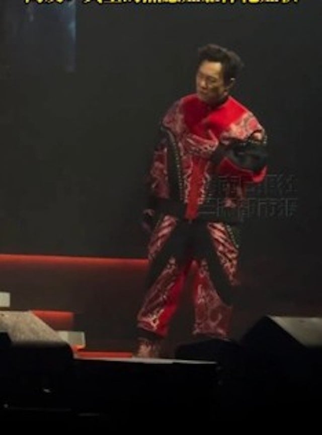 陳奕迅演唱會唱一半胸痛乾嘔！疑似焦慮症發作引粉絲擔憂！