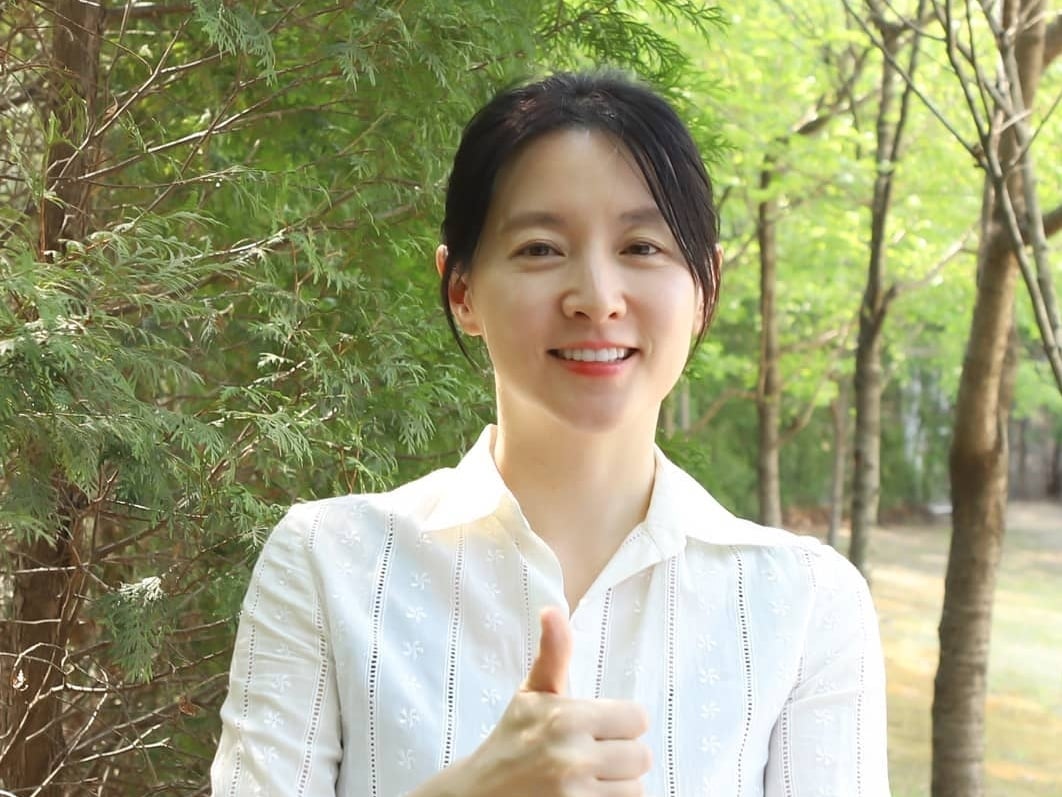李英愛 IG 曬種菜日常！全素顏狀態驚豔網友：「超凍齡！」