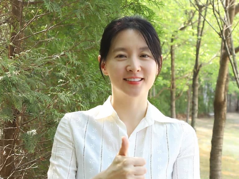 李英愛 IG 曬種菜日常！全素顏狀態驚豔網友：「超凍齡！」