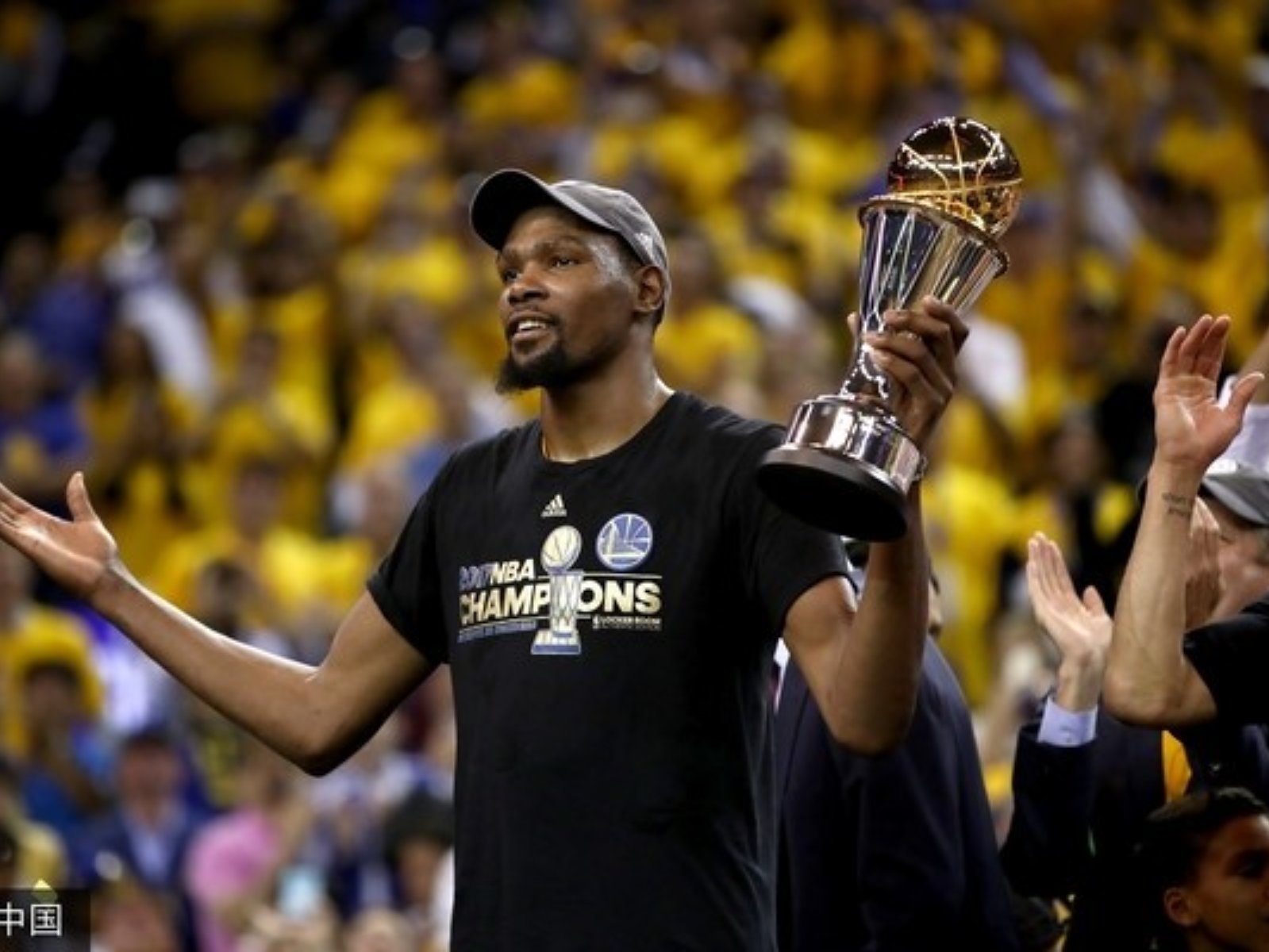 NBA／KD 遭爆料當年有意把 FMVP 讓給 Curry，無奈「不小心打太好」再度獲獎！