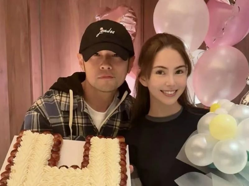周杰倫暖心為昆凌 32 歲慶生，寬鬆穿搭疑似懷孕引網友熱議！