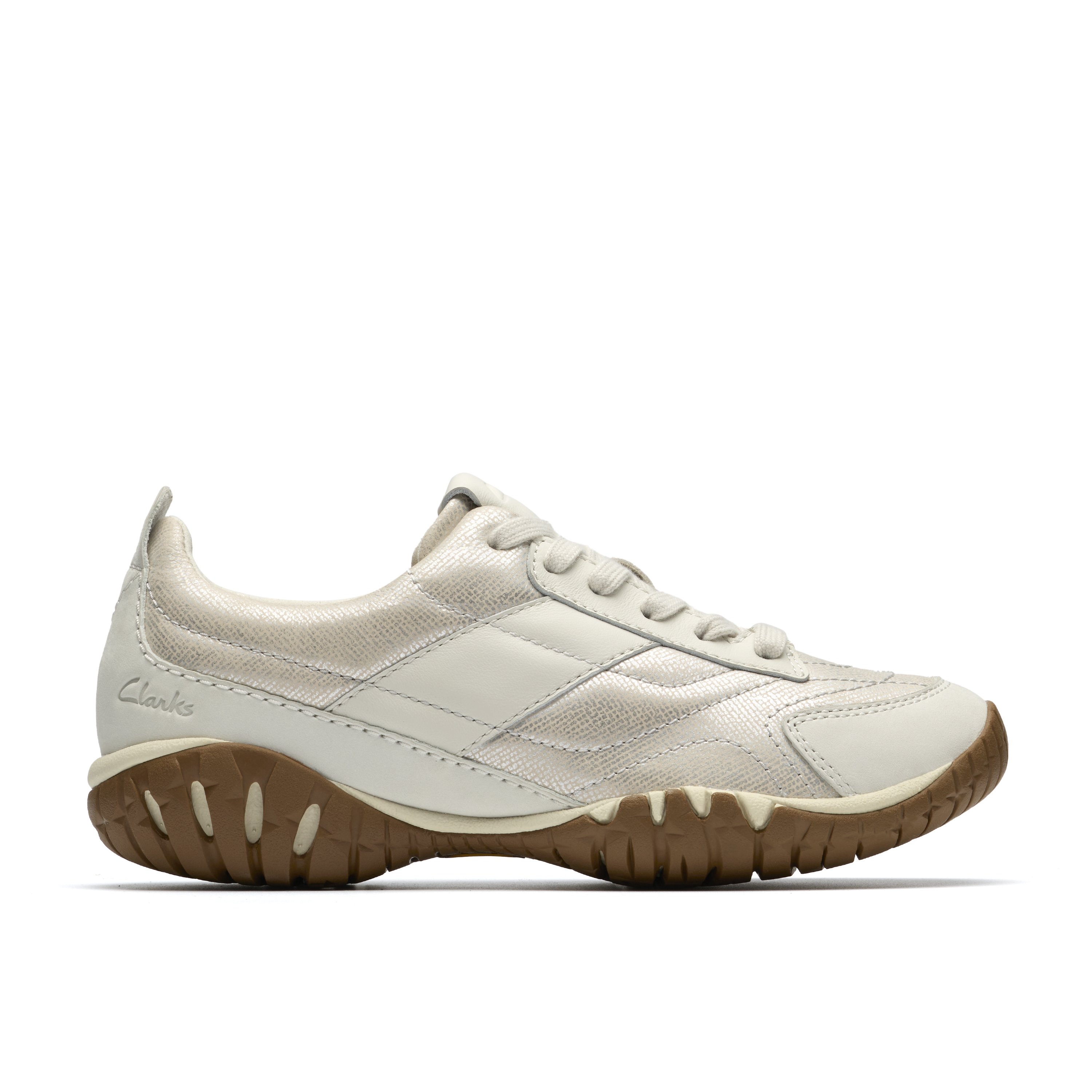 Clarks 200 週年 x 慕舍酒店跨界合作限定登場！連晨翔演繹三瓣鞋致敬兩百年匠心傳承！