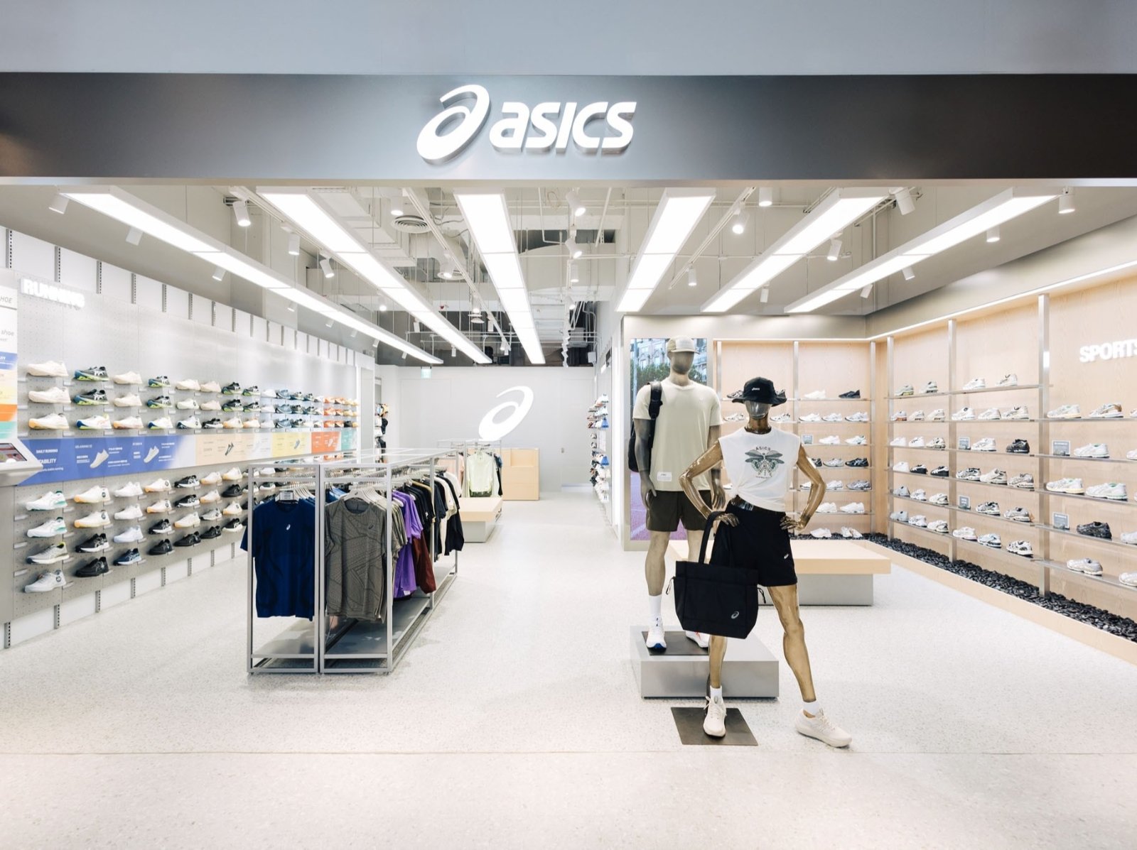限定鞋款一次看飽！ASICS 台南小北門店開幕，J 編帶你直擊開箱現場重點鞋牆！
