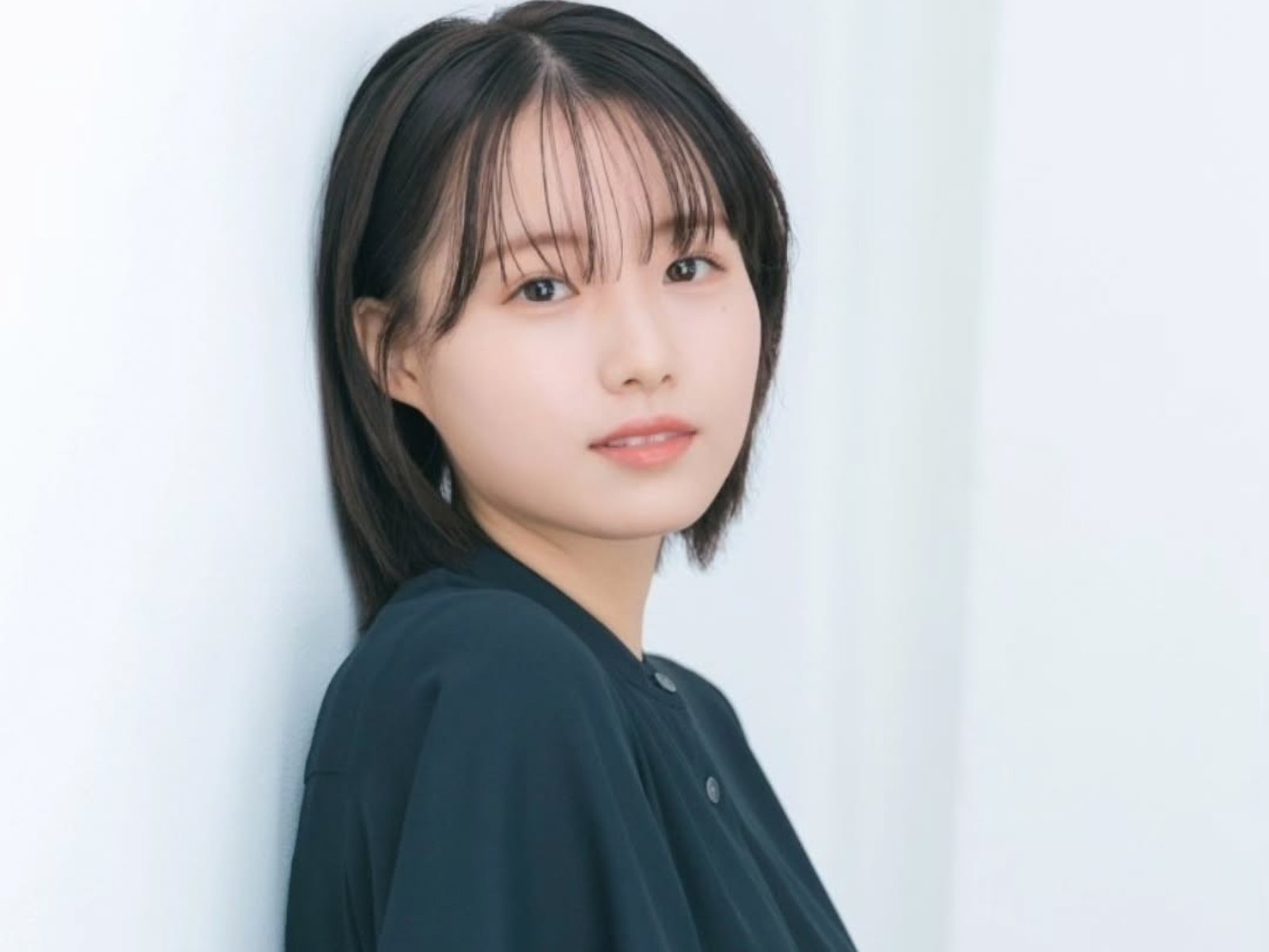 片田陽依徒手抓蛇畫面超震撼！「昆蟲系甜妹」本業竟是戲劇演員！【野生抓正妹】