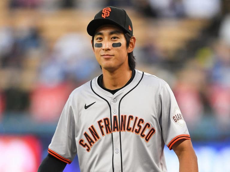 MLB／巨人韓籍球星李政厚「膝蓋神接殺」震撼全場，資深球評直言「10 年最佳美技！」