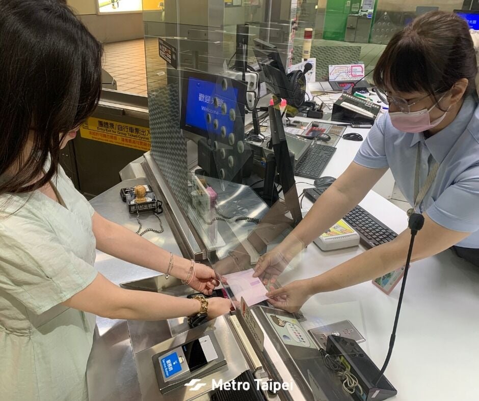 台北捷運解鎖超貼心「新服務」！網讚：「解決女孩們的燃眉之急！」