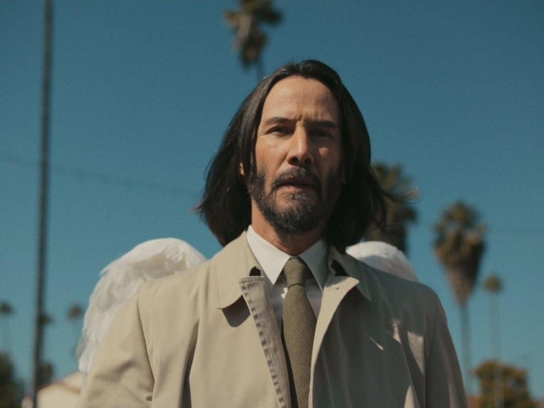 《捍衛天使》基努李維 Keanu Reeves 從殺神下凡變天使！網友笑瘋：「怎麼有點低配感！」
