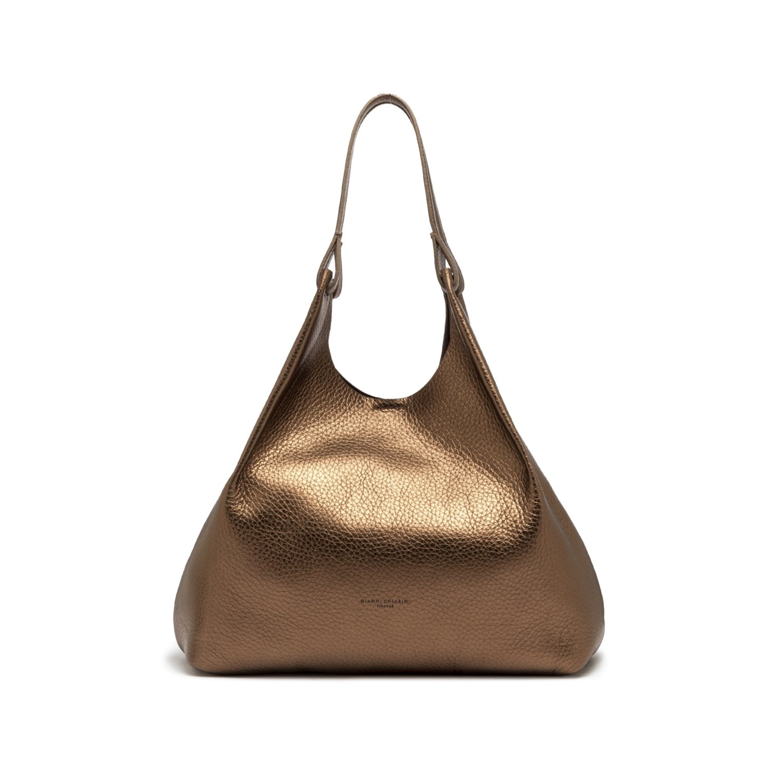 Gianni Chiarini 2025秋冬形象登場，以「擁抱」為題，演繹都會女性的多元風格