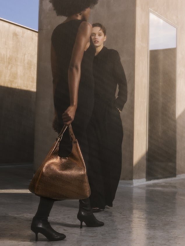 Gianni Chiarini 2025秋冬形象登場，以「擁抱」為題，演繹都會女性的多元風格