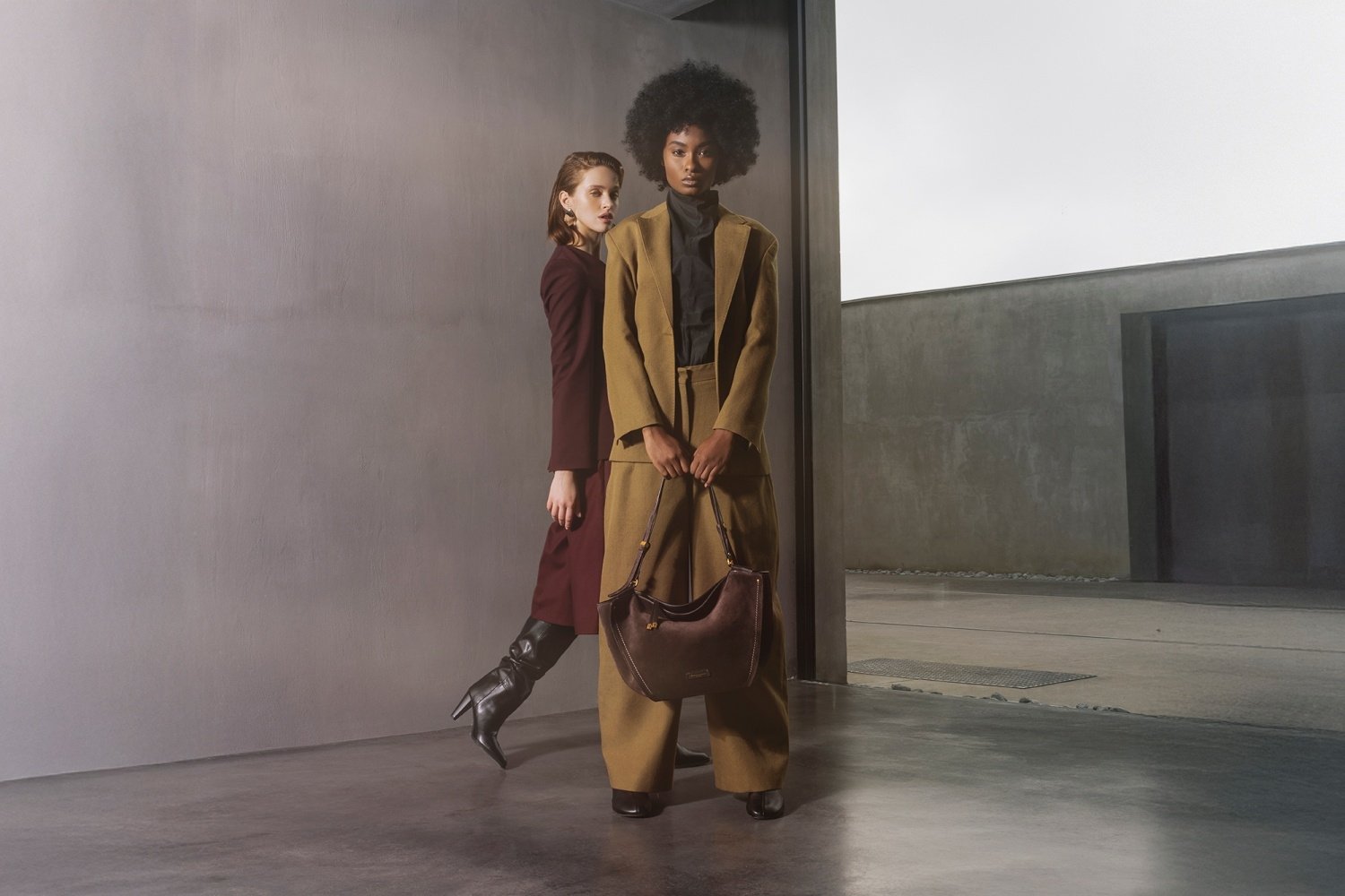 Gianni Chiarini 2025秋冬形象登場，以「擁抱」為題，演繹都會女性的多元風格