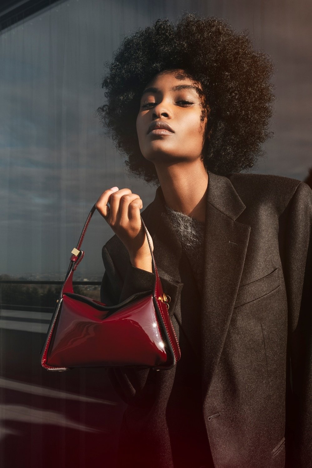 Gianni Chiarini 2025秋冬形象登場，以「擁抱」為題，演繹都會女性的多元風格