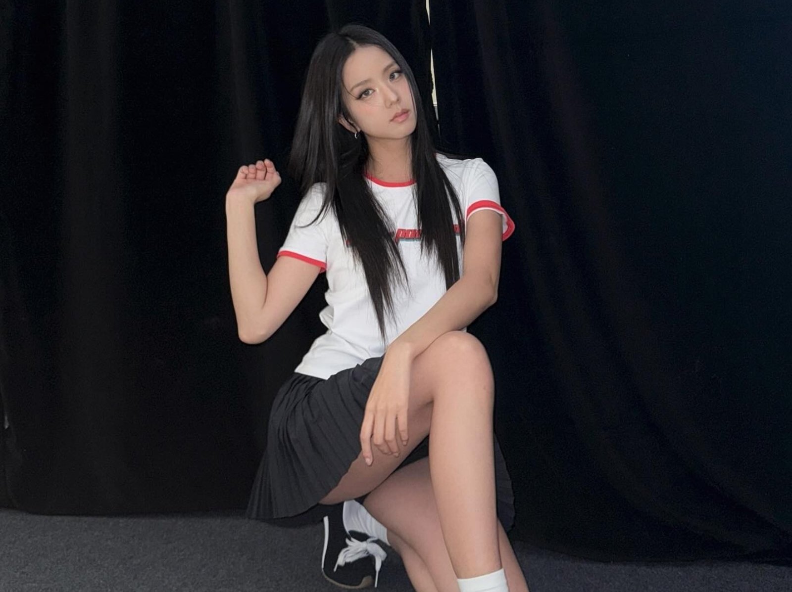 BLACKPINK Jisoo 身高 162 展現驚人代言實力！搶先手拎 Dior 未上市包款！