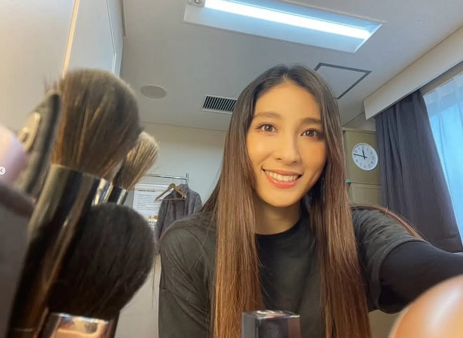 土屋太鳳小帳疑外流！放任女兒「舔飲料瓶」未購買遭炎上！