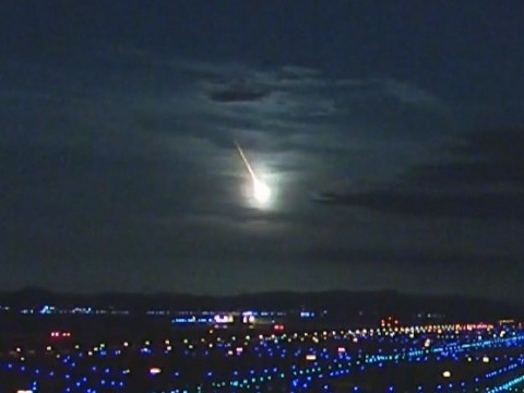 日本九州關西驚見「巨大火球」！疑為「隕石」天文學家指出背後真相！