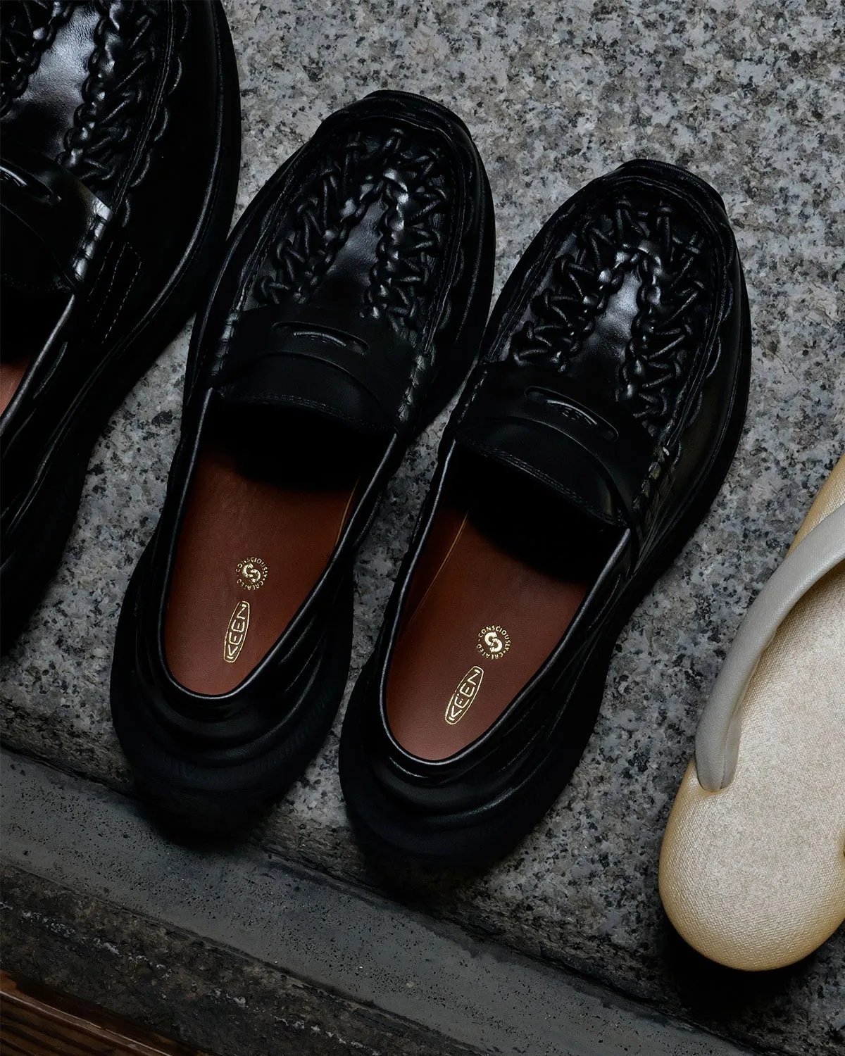 KEEN UNEEK Loafer WK X 運動樂福鞋發售情報一覽!戶外編織鞋也能有滿滿正裝感!