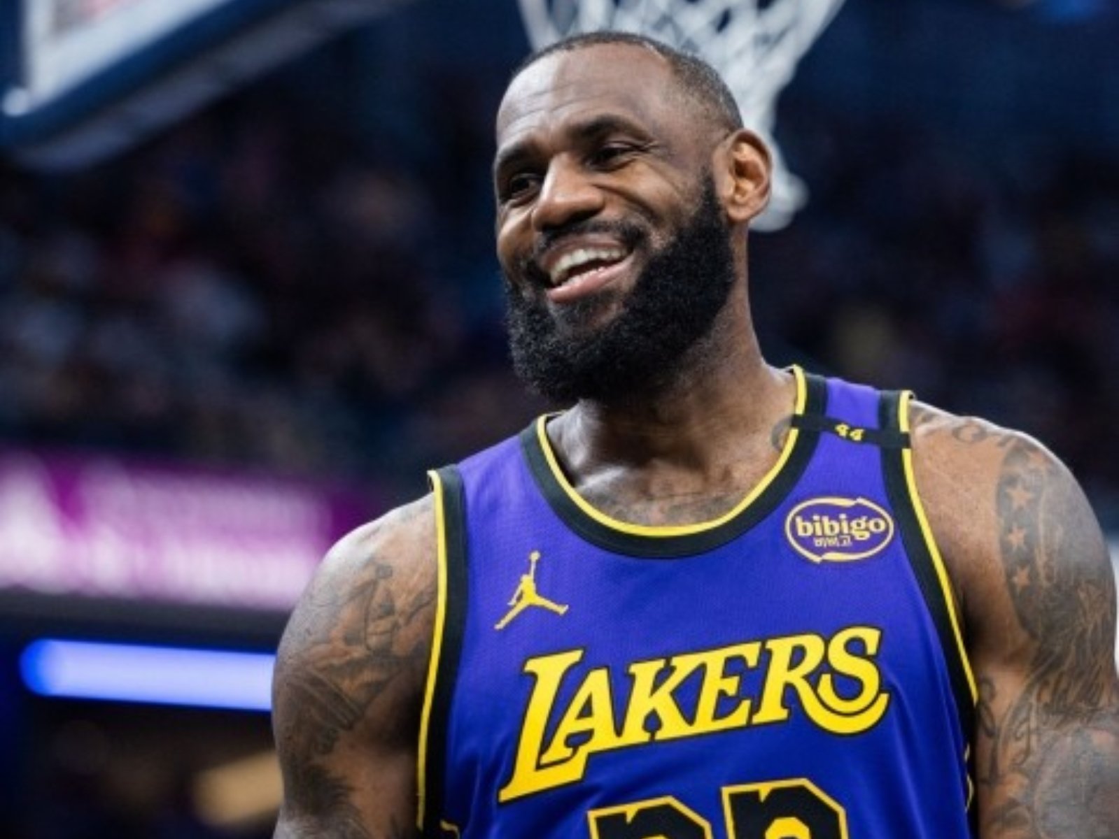 NBA／詹皇曬人生首隻 Labubu 玩偶！親自取名：「請叫他 LeBronBron！」
