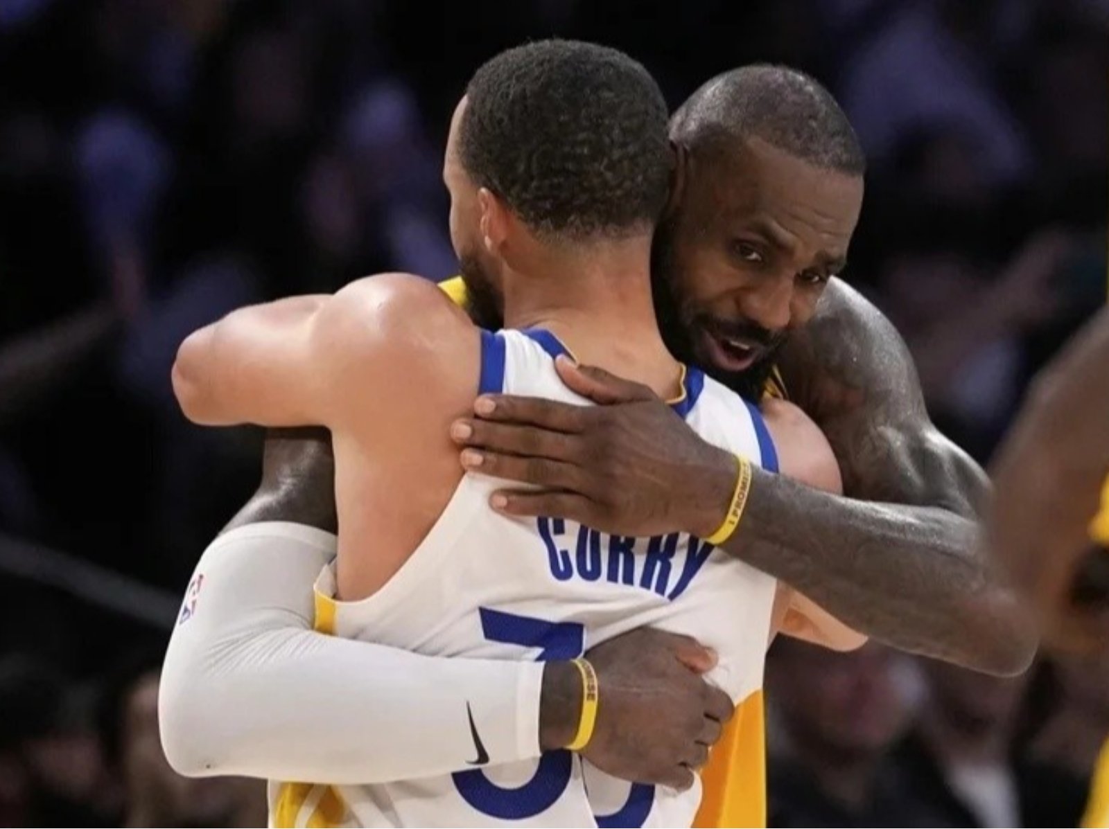 NBA／詹皇、Curry 真的有望同隊聯手？外媒爆料「勇士一直致電給湖人談交易！」