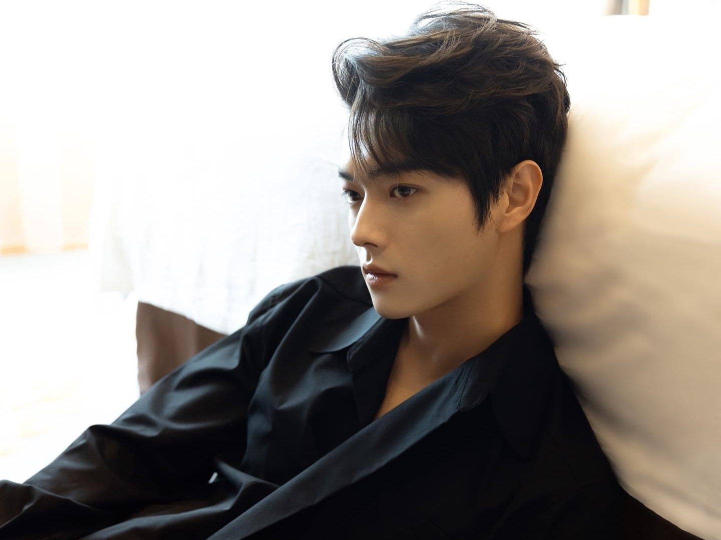 許凱遭前女友許荔莎爆料劈腿！趙晴捲入三角戀、聊天紀錄曝光引熱議！