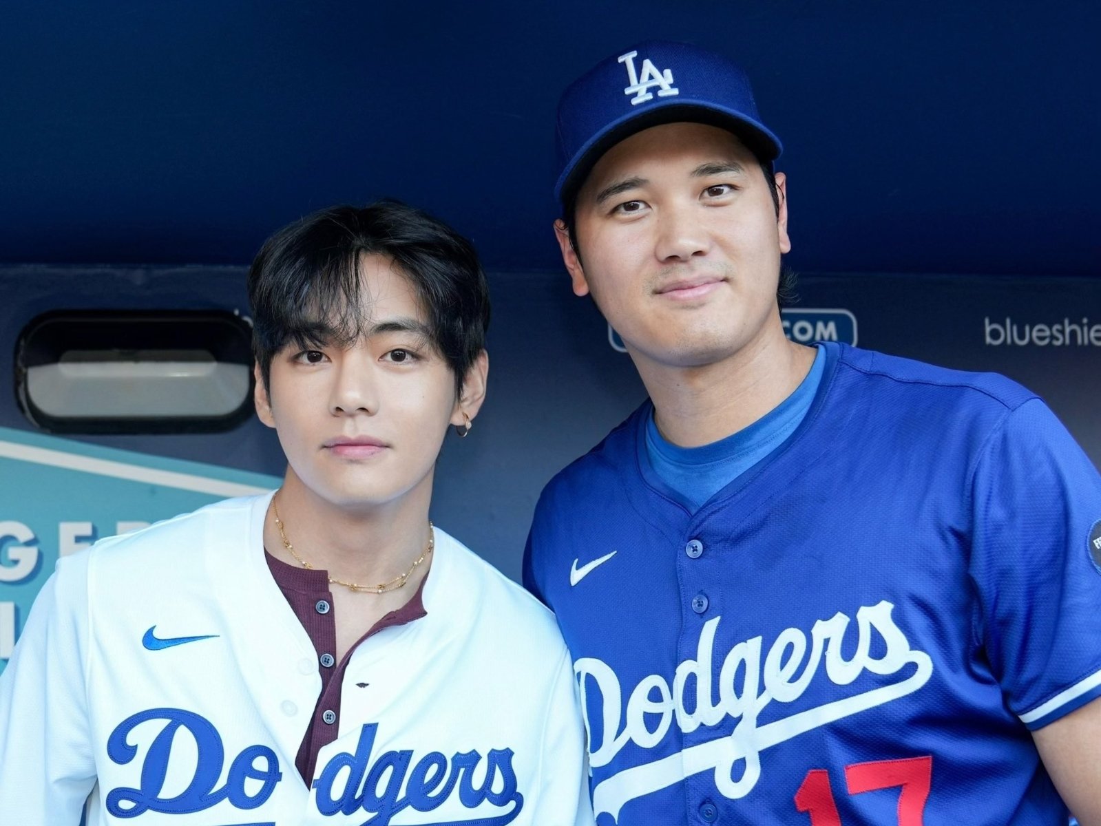 BTS 成員 V 與大谷翔平夢幻合體！現身道奇主場擔任開球嘉賓引全球粉絲轟動！
