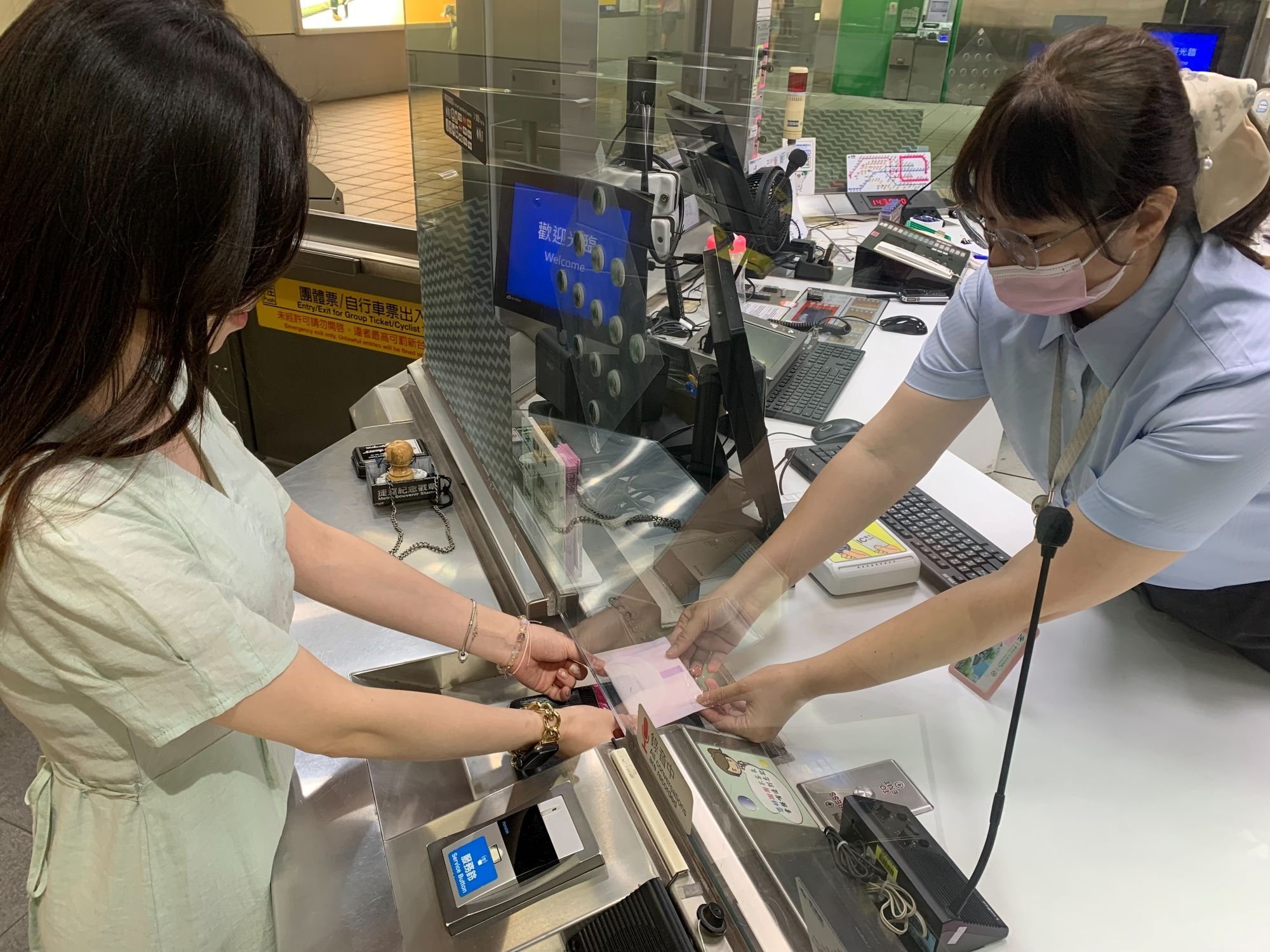台北捷運免費服務懶人包!衛生棉提供、哺乳室、APP 找涼爽車廂⋯一次看!