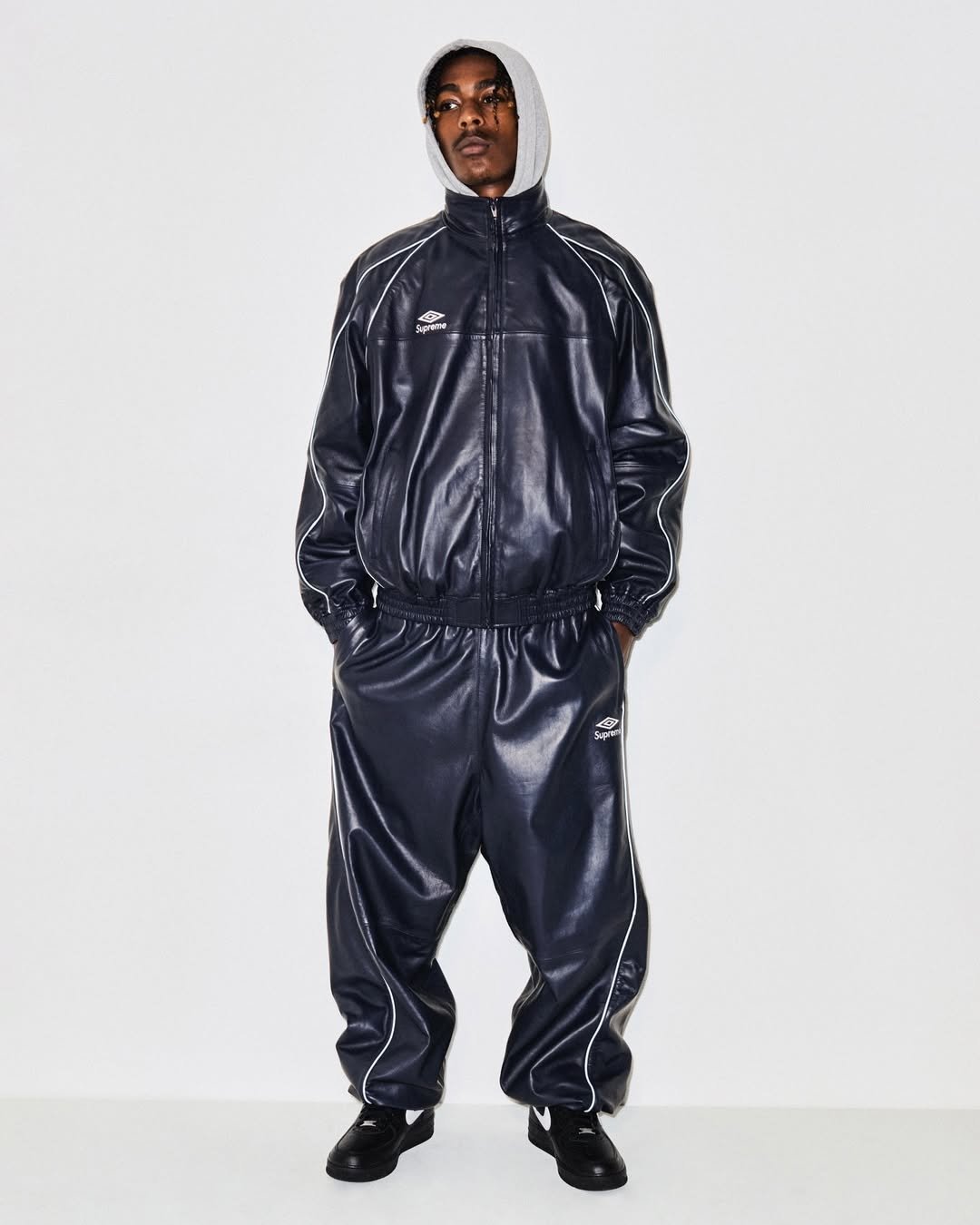 2025 Supreme 秋冬開季  5 大亮點一次看！AF1 新色、超帥聯名皮衣登場！