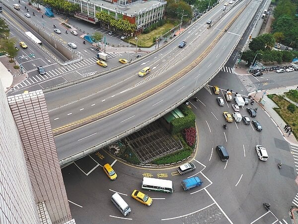 「公館圓環」確定拆除時間曝光！北市拍板定案：填平公車地下道！