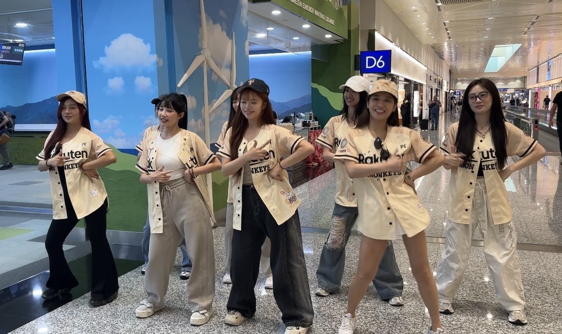 樂天女孩美國巡演首站登場!巧遇東園少棒害羞合照引熱議!