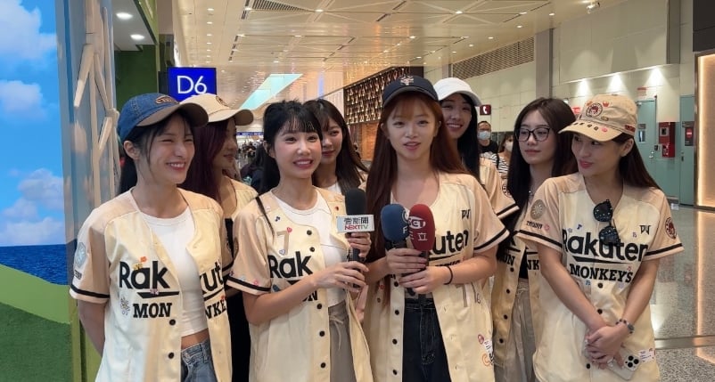 樂天女孩美國巡演首站登場!巧遇東園少棒害羞合照引熱議!