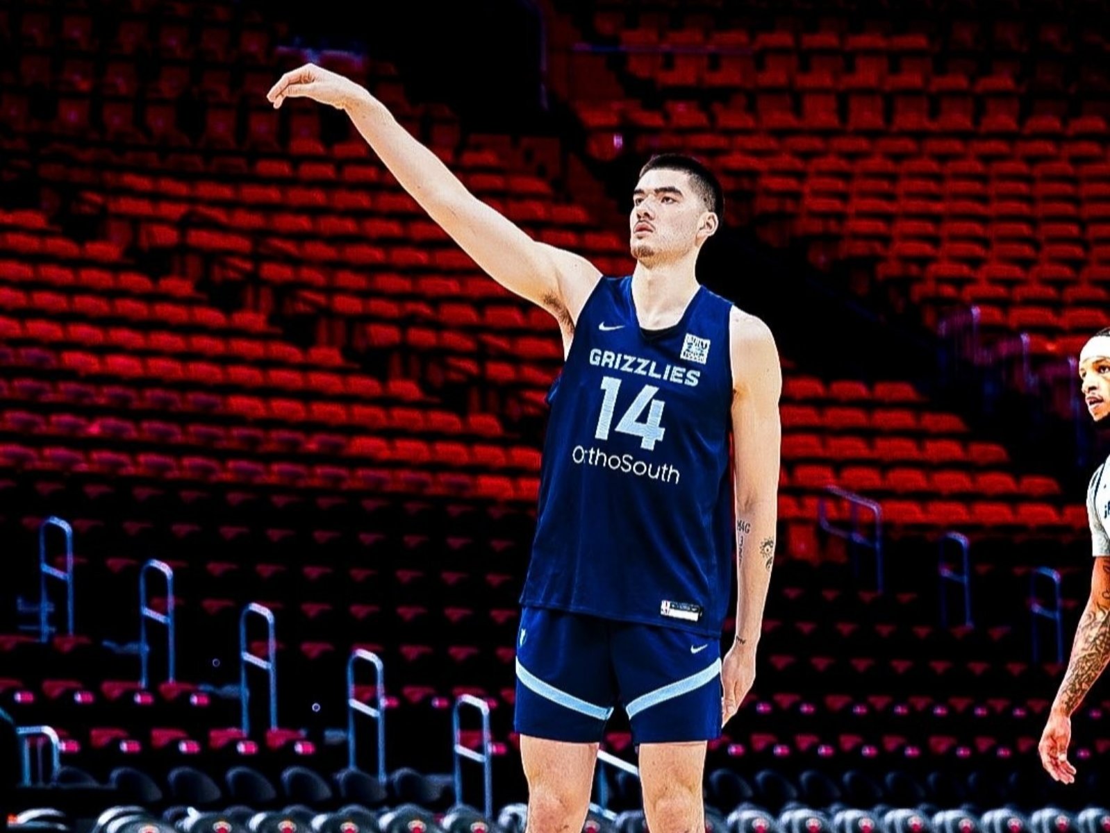 NBA／Zach Edey 周志豪開車超速飆到 162 公里！被警察攔下開罰辯稱：「暫時超車！」