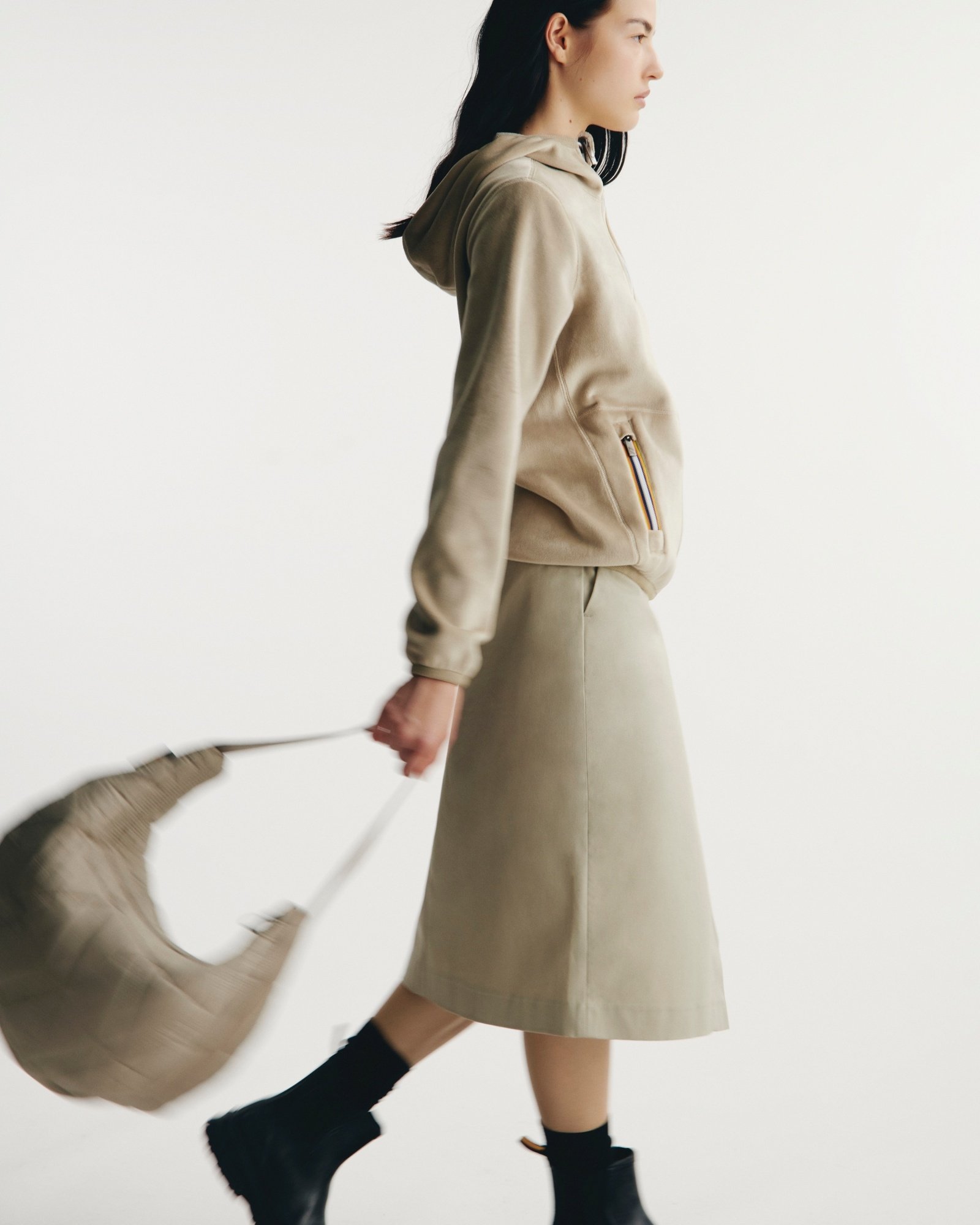 K-WAY FW25系列「WE MOVE」 演繹行動中的優雅美學,展現機能與時尚的極致平衡