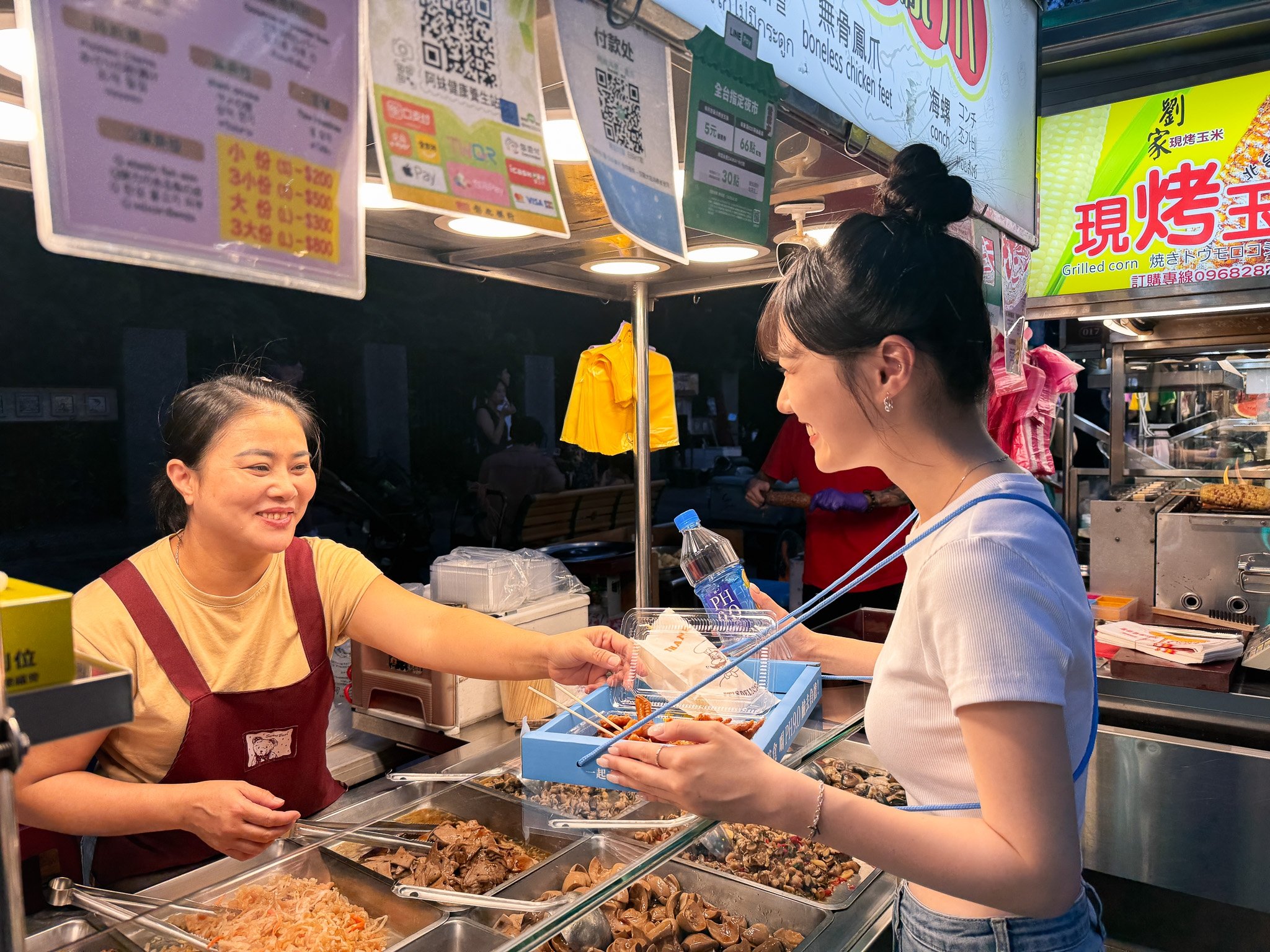 台灣寧夏夜市「逛夜市神器」爆紅!網友狂讚:「絕佳發明!」