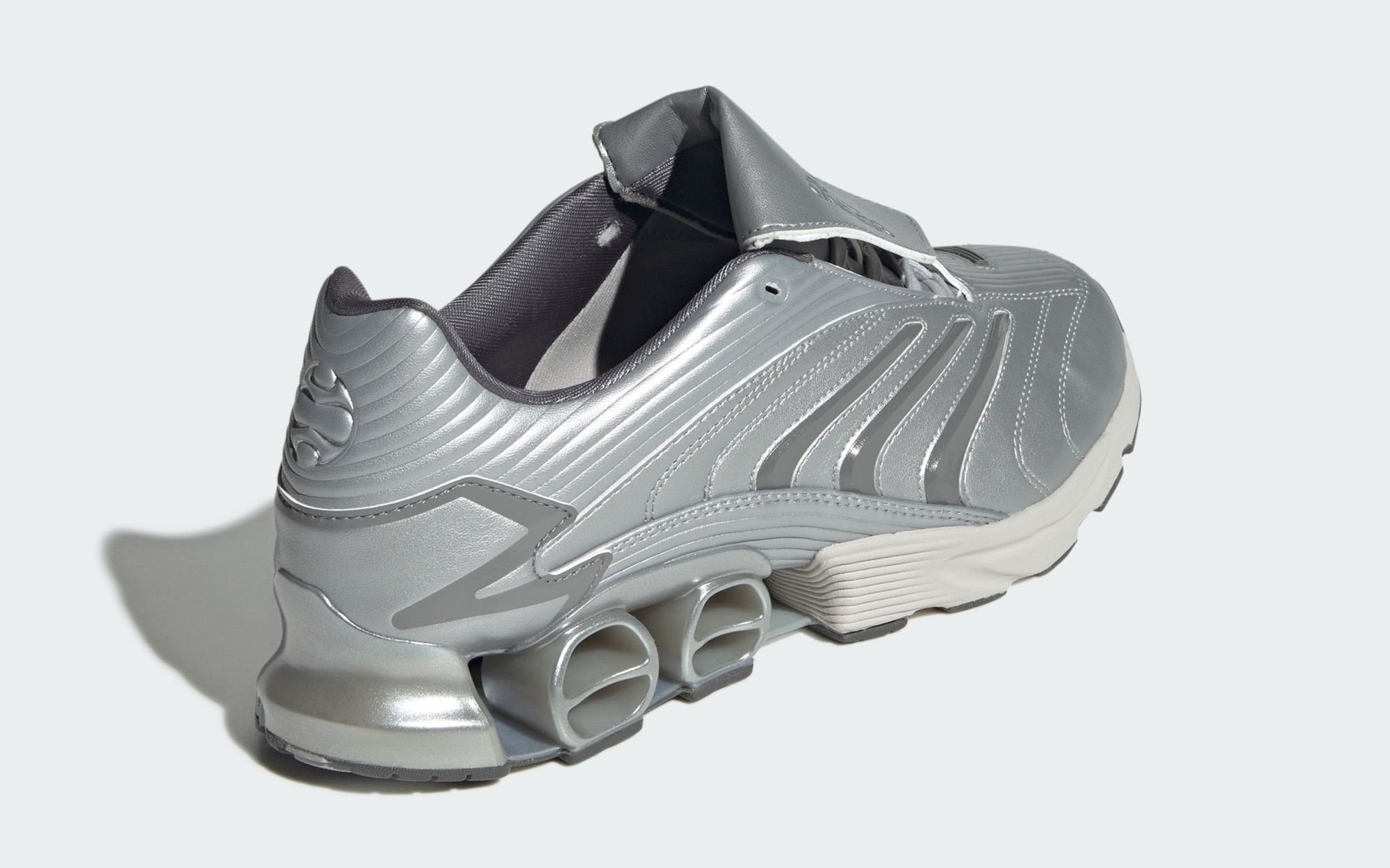 2025 年 9 月球鞋推薦:閃電倒鉤 2.0 登場、《遊戲王》x Nike、Salehe Bembury x NB⋯多款重磅聯名不容錯過(不斷更新)