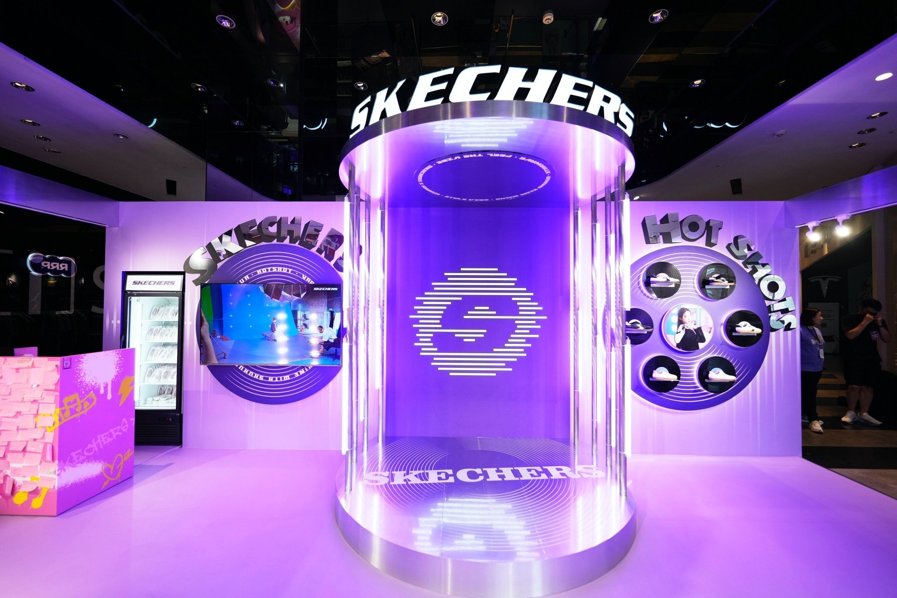 舒華現身信義 A11 人氣爆棚！SKECHERS「我的舒式主場」快閃店活動資訊一次看！