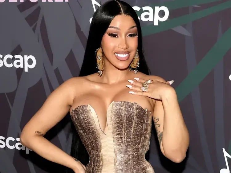 Cardi B 遭控施暴 7.8 億官司勝訴！法院外嗆聲：「別以為我會隨便和解！」