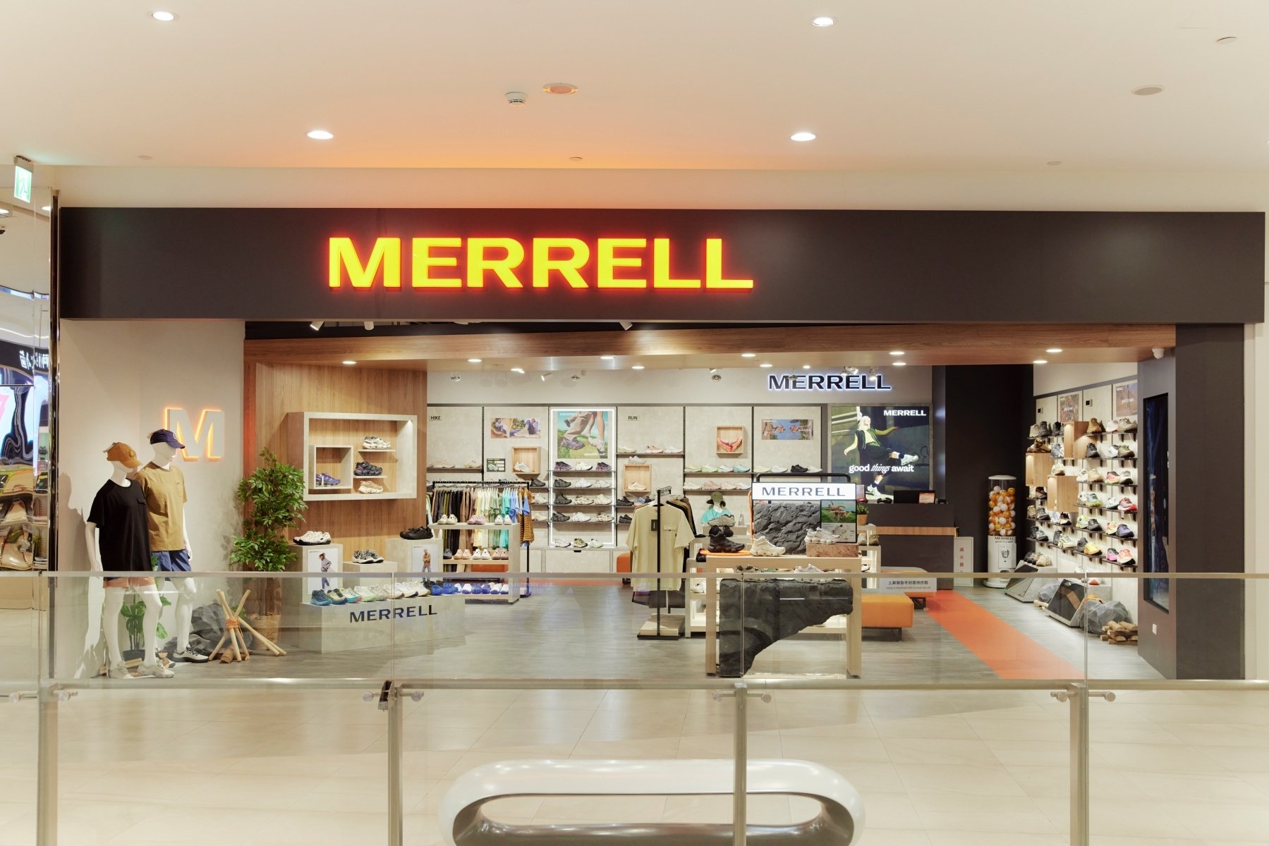 MERRELL 1TRL 全台首店南港 LaLaport 開幕!四大亮點鞋款搶先看、「機能 × 時尚」全新據點!