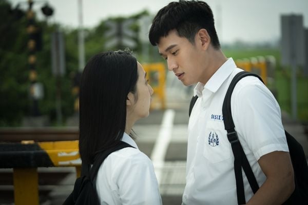 周興哲 9 月小巨蛋開唱!必聽歌曲、家庭背景、與趙岱新婚姻生活⋯5 件事快認識!