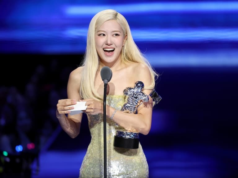 BLACKPINK Rosé 以〈APT.〉奪 MTV 音樂錄影帶大獎「年度歌曲」!創 K-Pop 歌手第一人!
