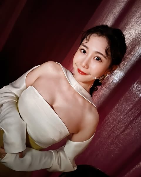 Albee 與賀瓏緋聞爭議不斷！IG 突然怒嗆：「有人幹匪事」引熱議！