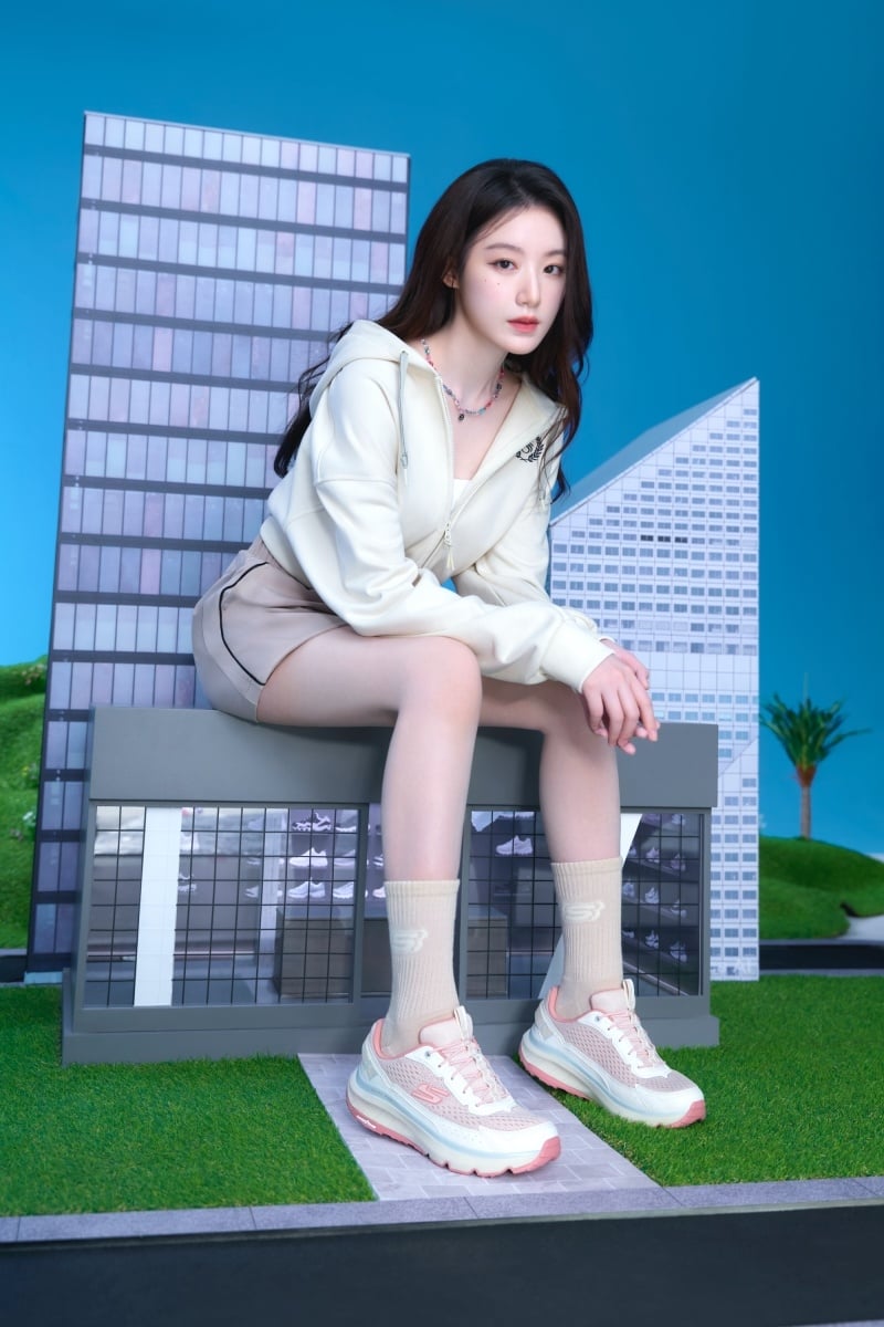 i-dle 舒華 SKECHERS 代言同款推薦一次看!德訓鞋、樂福鞋⋯不用 3 千元就能入手!